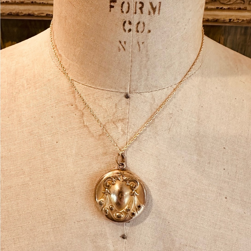 Vintage Art Deco Gold Filled Locket Pendant Necklace